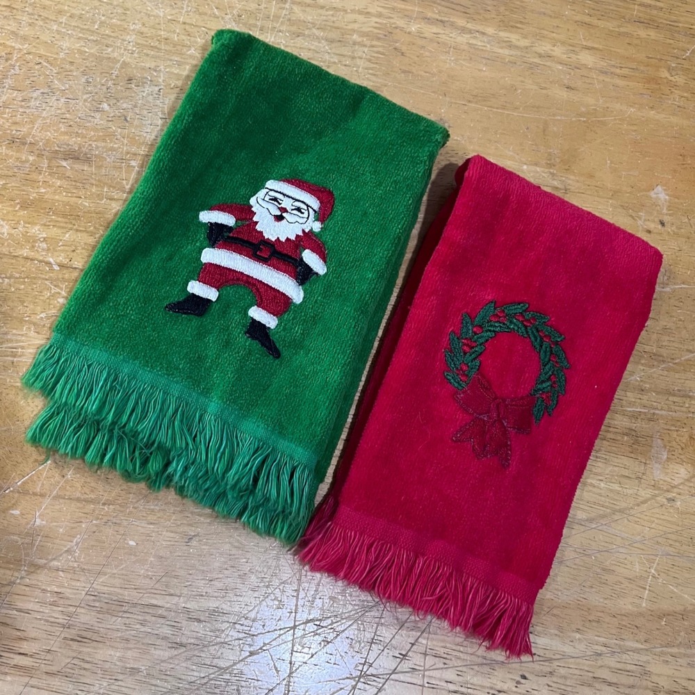 Vtg Martex Christmas Hand Towels Set 2 Santa Wreath Red Green Fringed USA Made